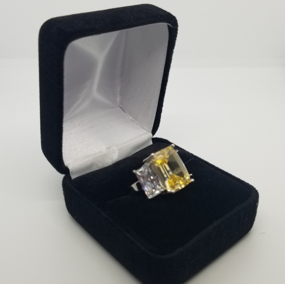 Canary ring sz 7 - Picture 2 of 2